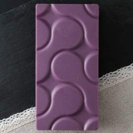 Фруктовый гурме-шоколад БЕЗ САХАРА белый фиолетового цвета 43% какао с фиолетовым бататом, натуральный