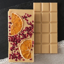 Фруктово-ягодный гурмэ шоколад белый 43% какао с маракуйей, апельсином и малиной без красителей и консервантов, натуральный