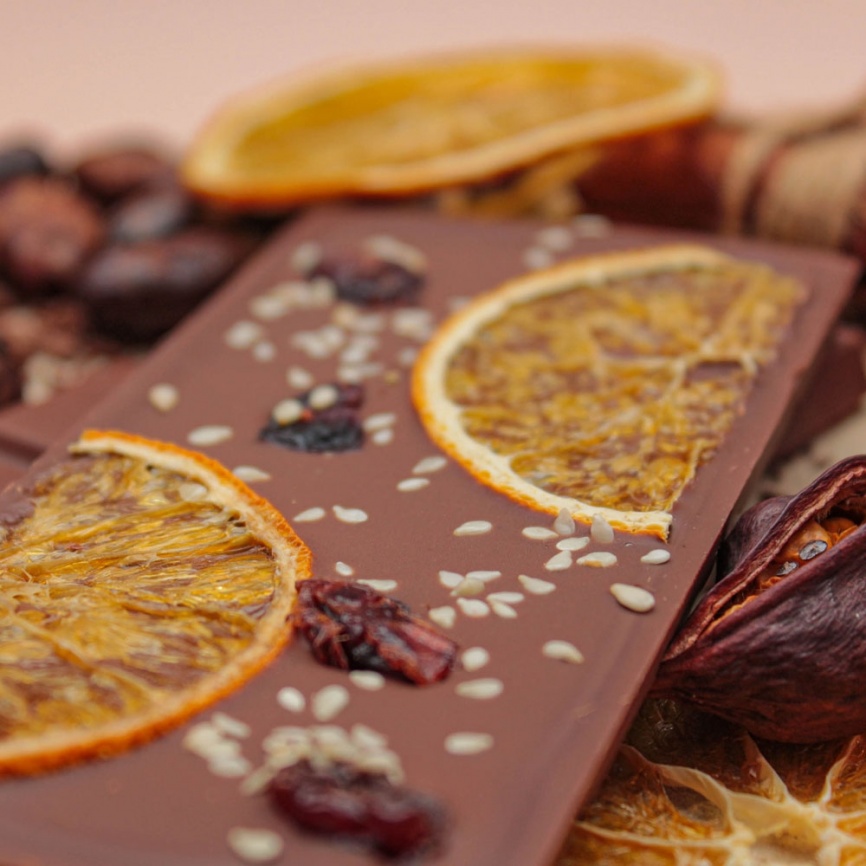 Шоколад гурме молочный 53% какао с апельсином, клюквой и семенами белого кунжута, без ГМО, натуральный фото 8