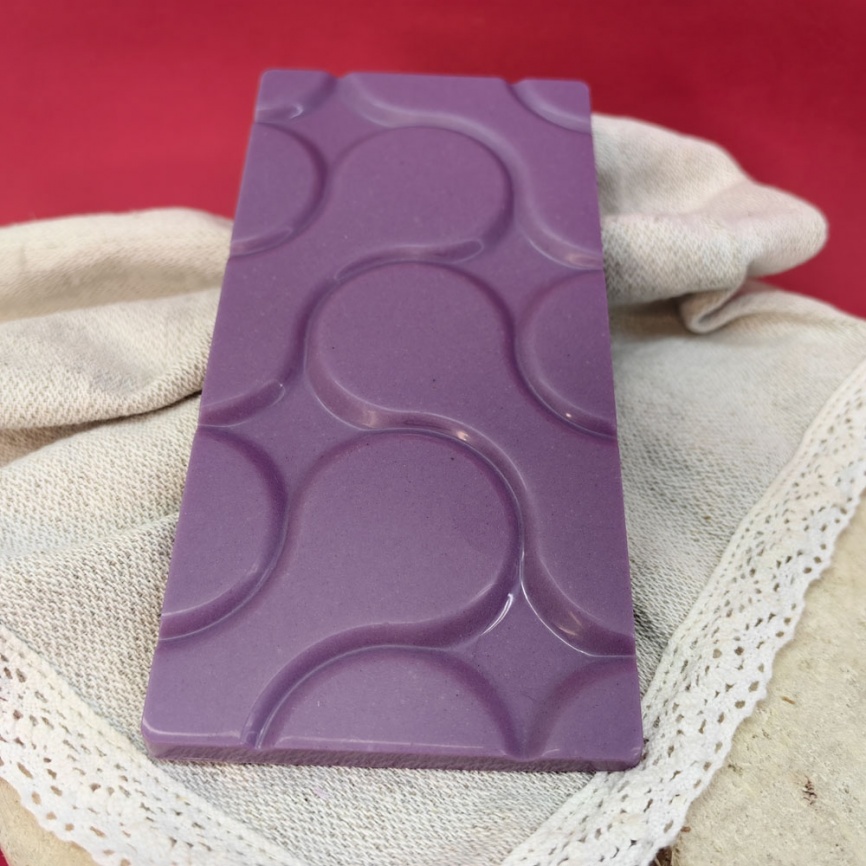 Фруктовый гурме-шоколад БЕЗ САХАРА белый фиолетового цвета 43% какао с фиолетовым бататом, натуральный фото 4
